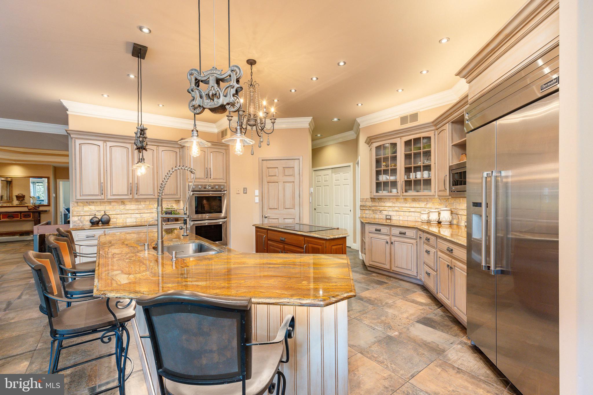 HILLTOWN - Residential