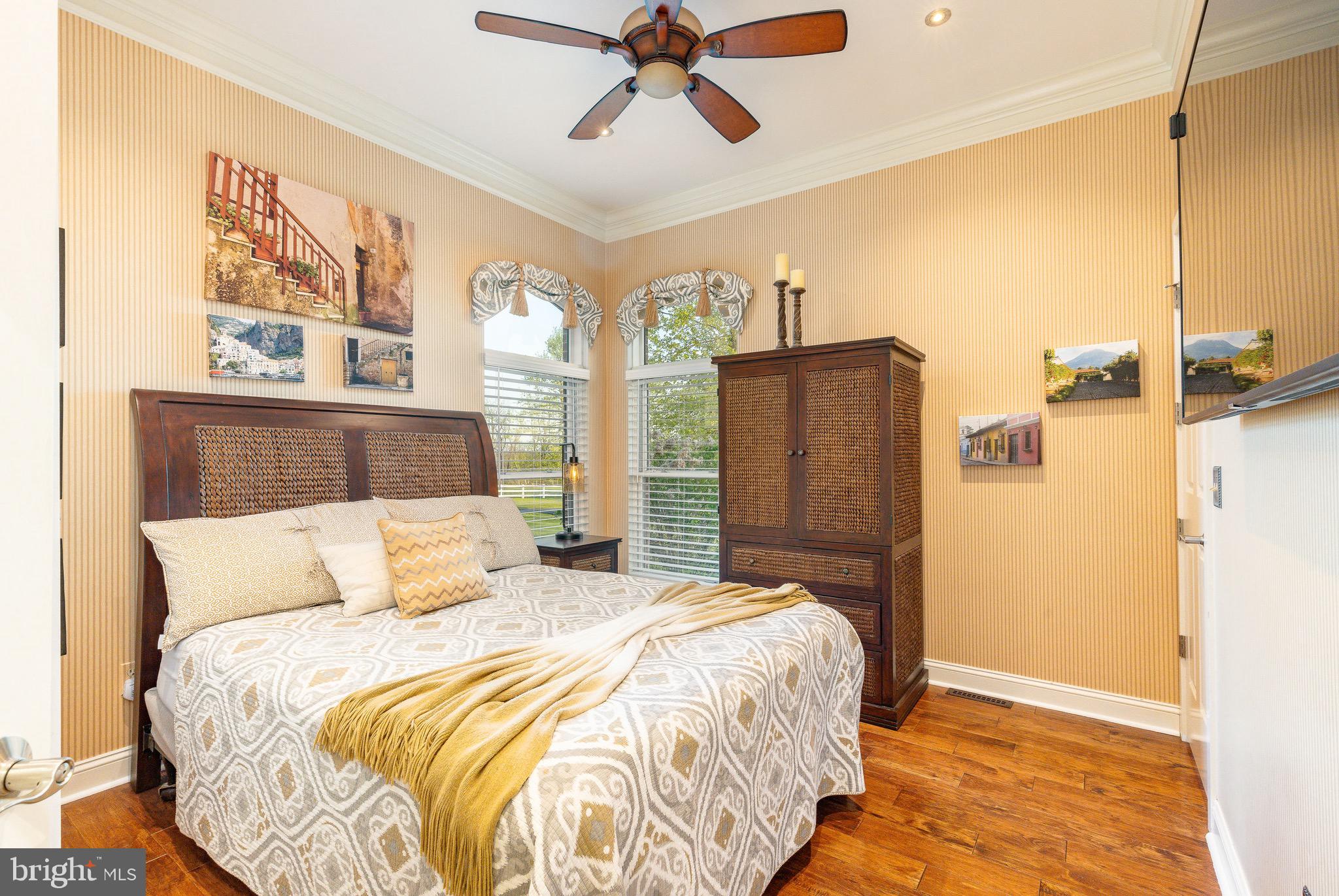 HILLTOWN - Residential