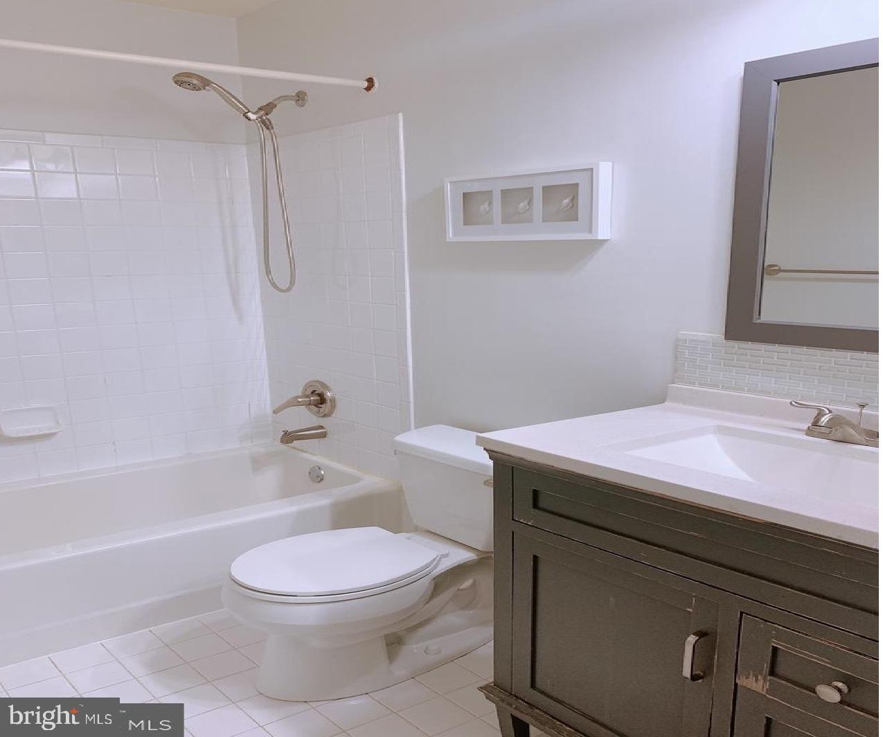 RIDGETOP COMMONS - Residential Lease