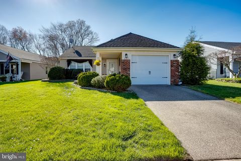32 FINCHLEY COURT SOUTHAMPTON NJ 08088