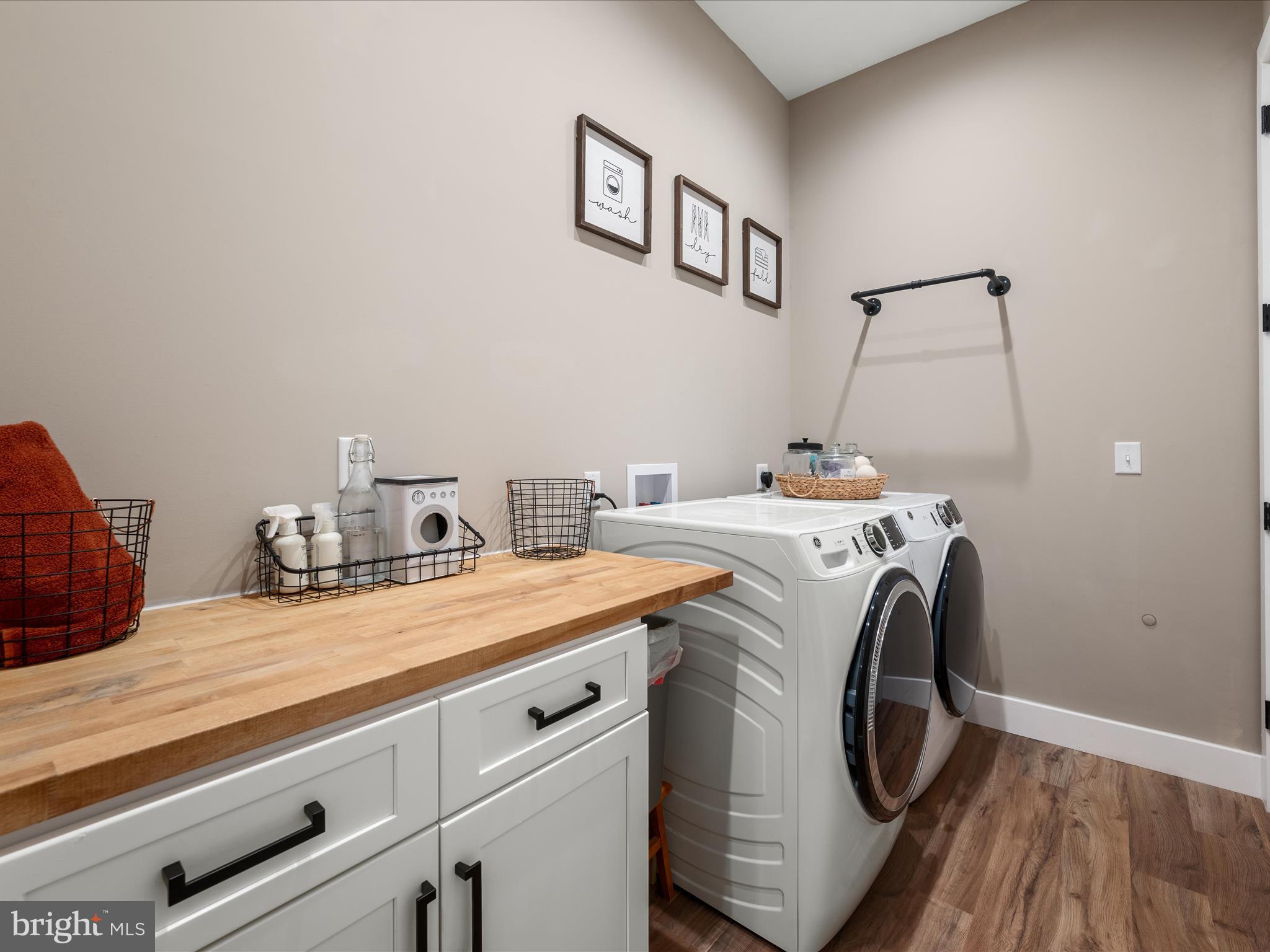 WAVERLY VIEW - Residential