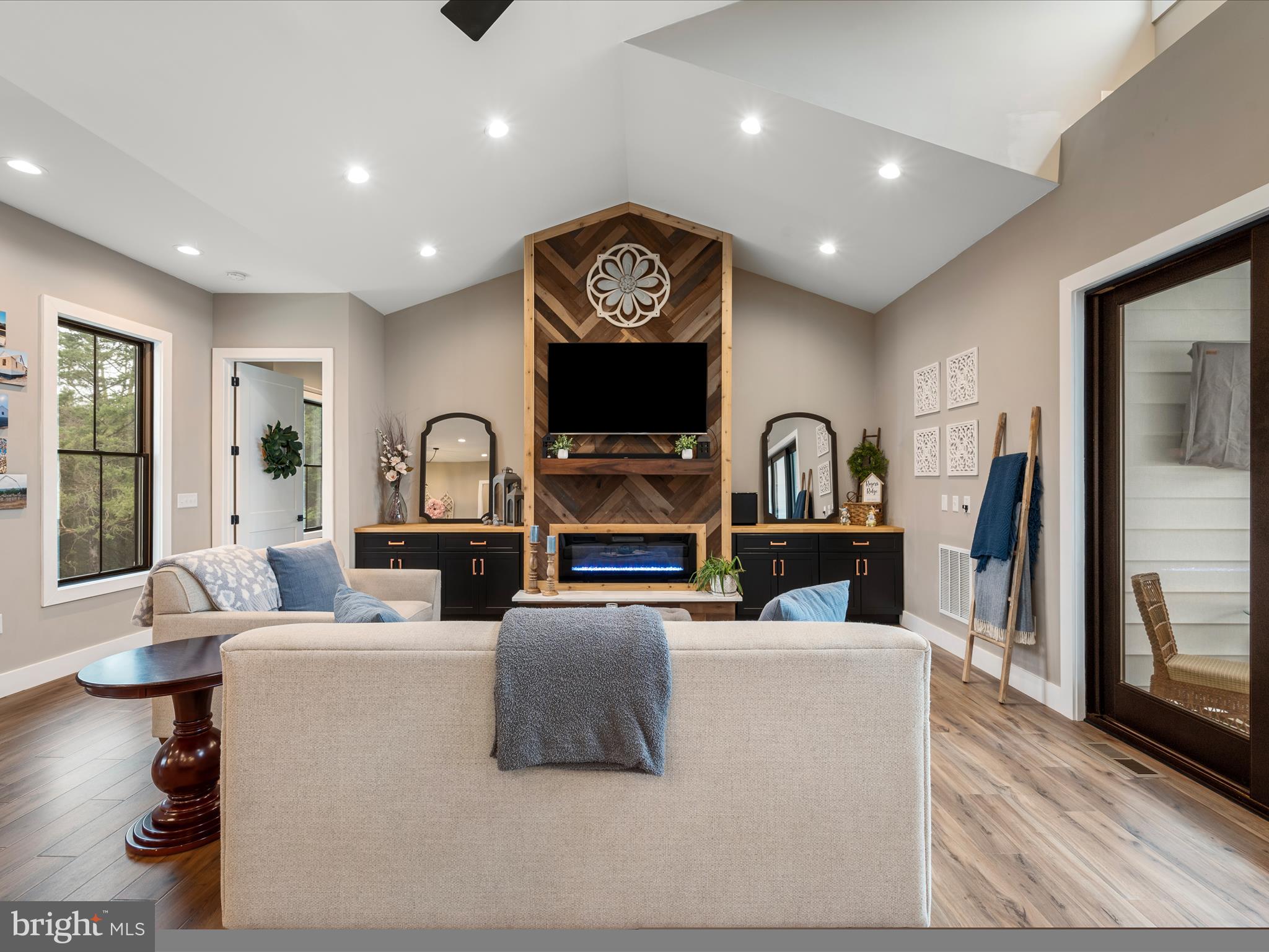 WAVERLY VIEW - Residential