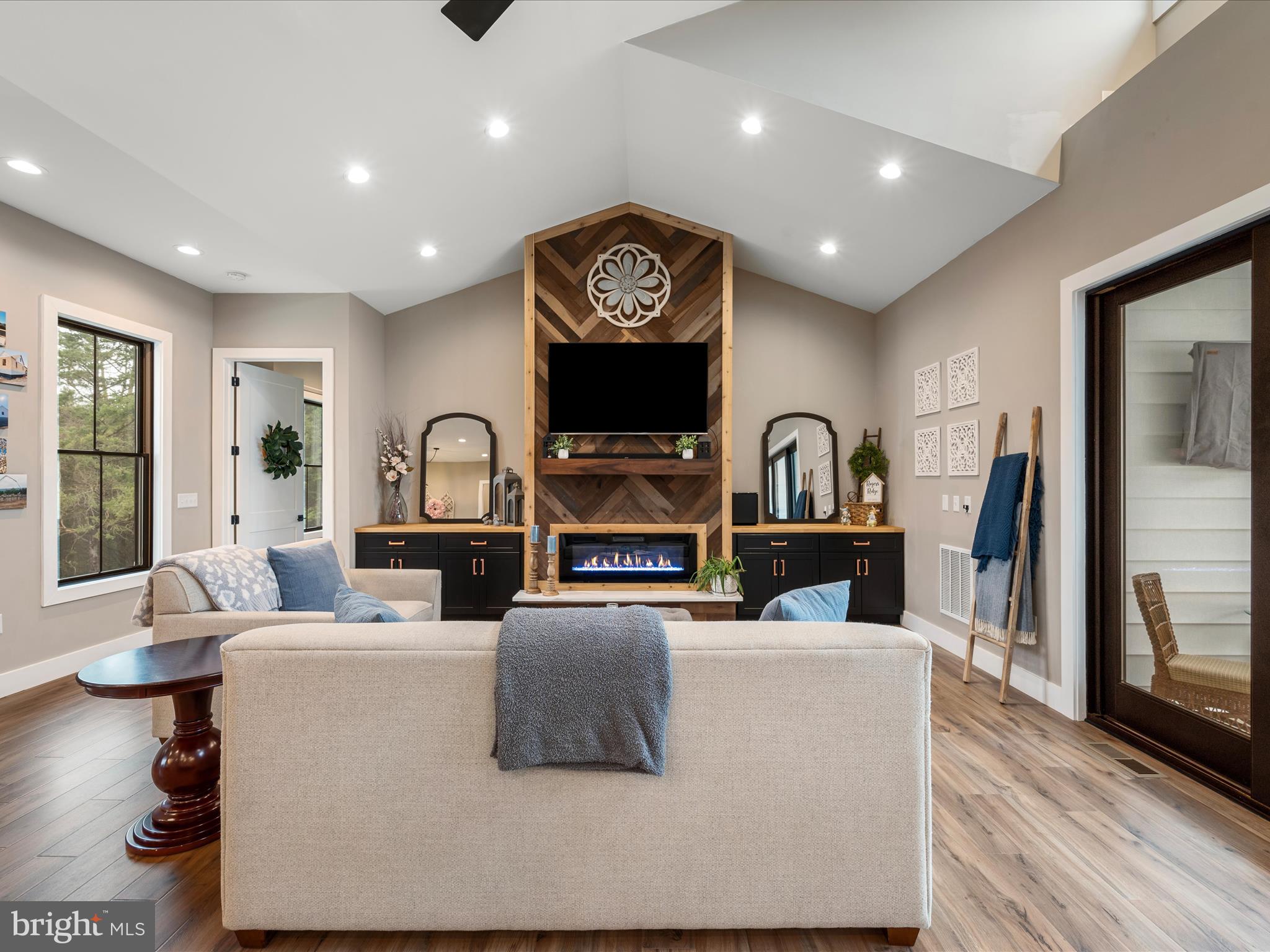 WAVERLY VIEW - Residential