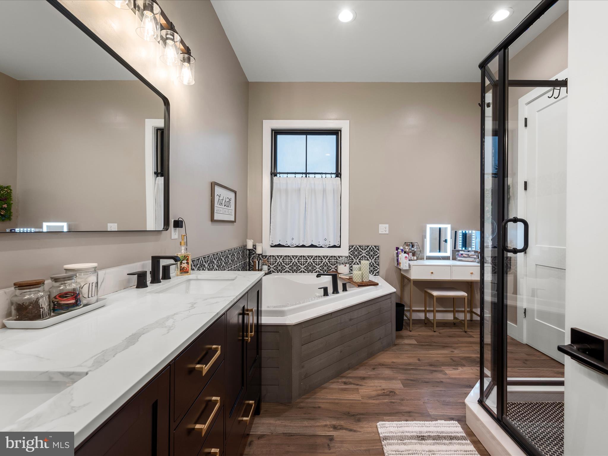 WAVERLY VIEW - Residential