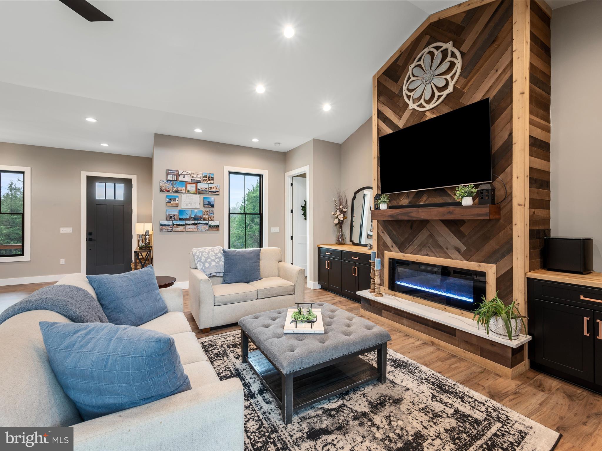 WAVERLY VIEW - Residential