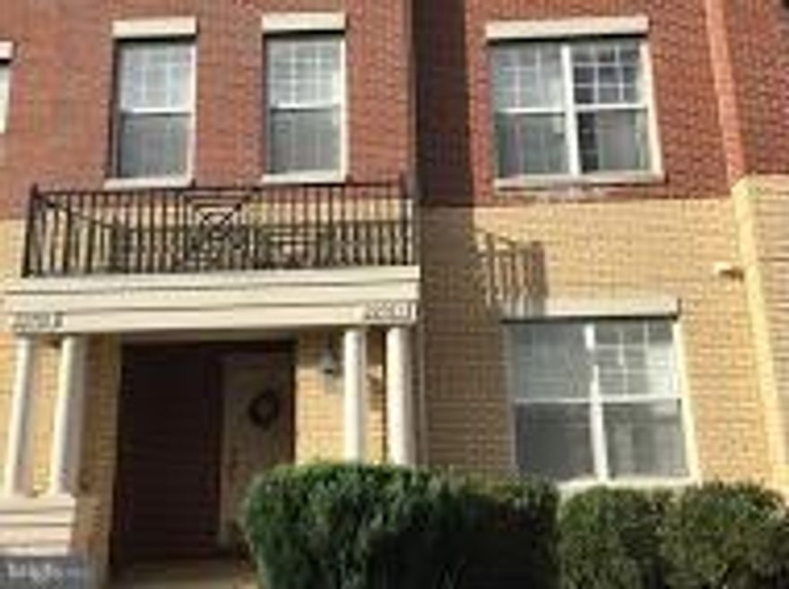 Appointment MUST  Pets in the house Features Include 12"x12" Ceramic Tiles,Hardwood Floors,Upgraded Appliances! Owner's Suite w/Dual Walk-In Closets,Private Covered Deck & Luxury Bath! Great Location! Short Walk to the Town Center,Private Pool, Rec Center, Playgrounds,Tennis Courts! Enjoy all that Brambleton has to offer! Pets allowed...