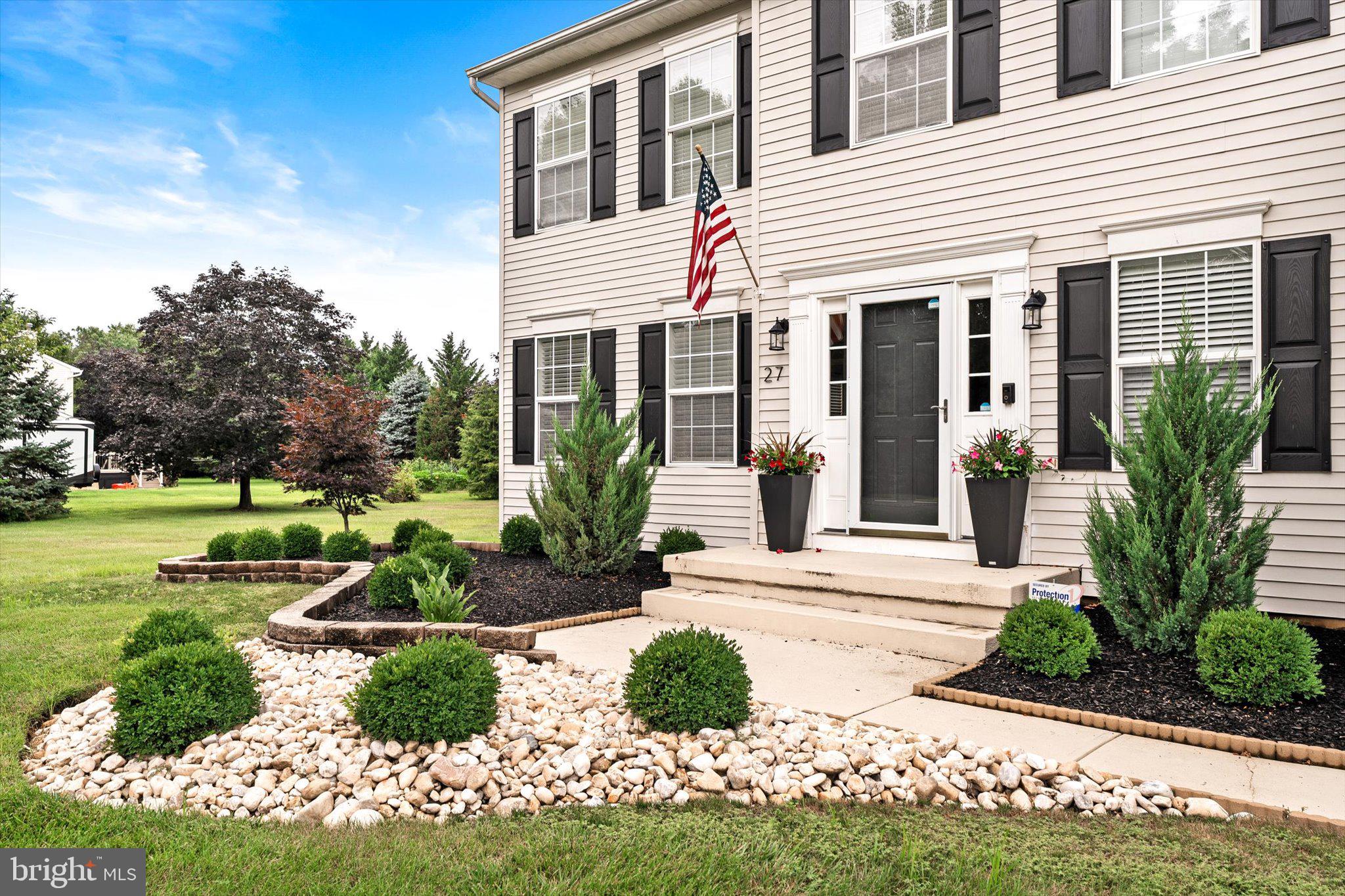 27 GALLOPING BROOK DRIVE
