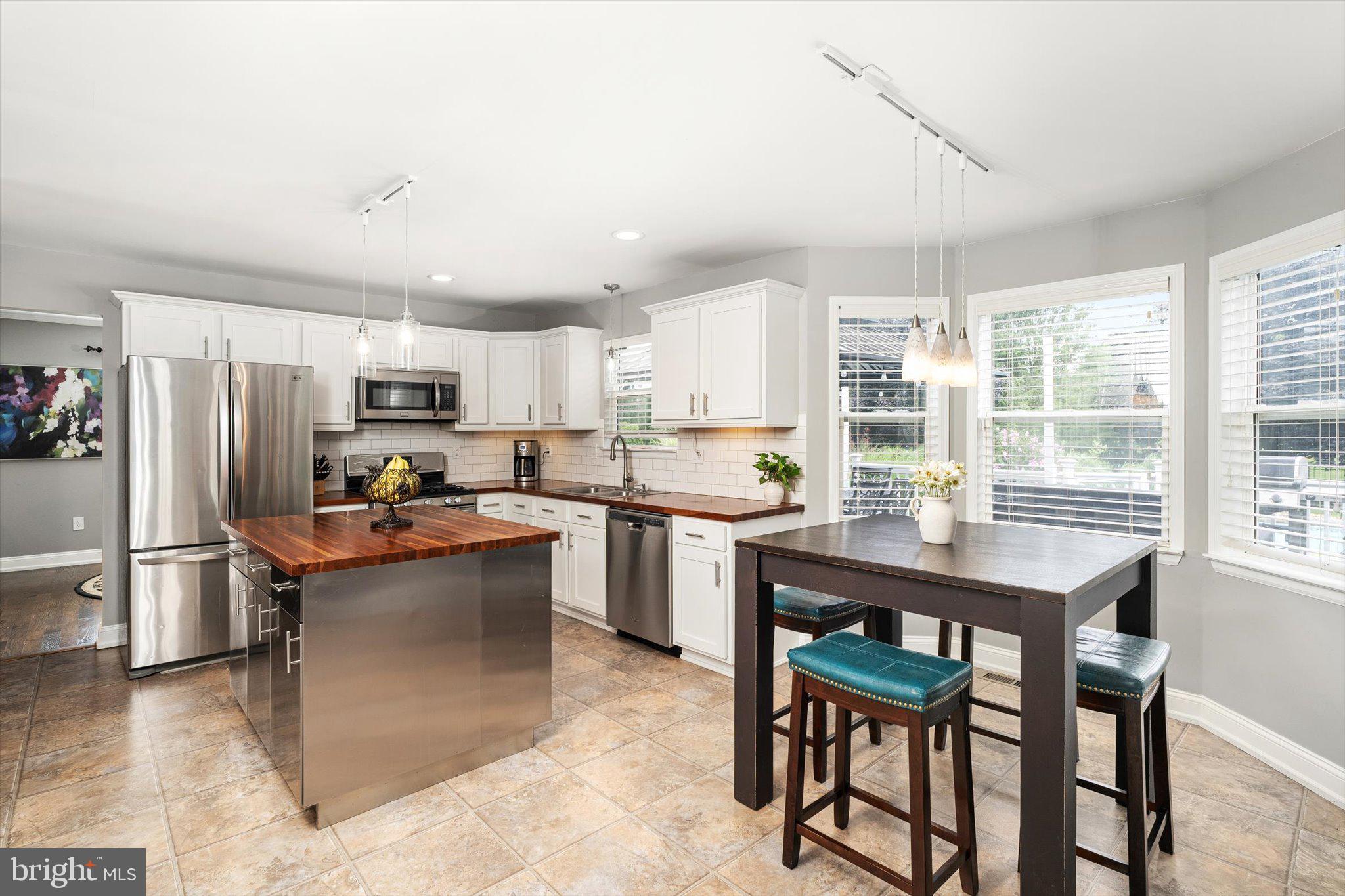 27 GALLOPING BROOK DRIVE