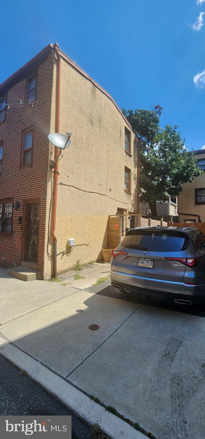 1043 N LEITHGOW STREET
