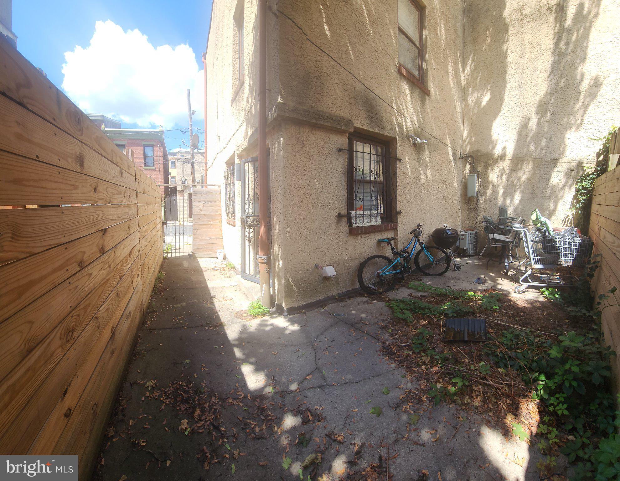 1043 N LEITHGOW STREET