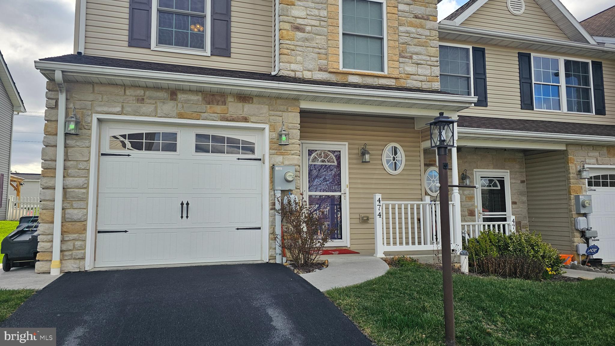 WALNUT KNOLLS - Residential