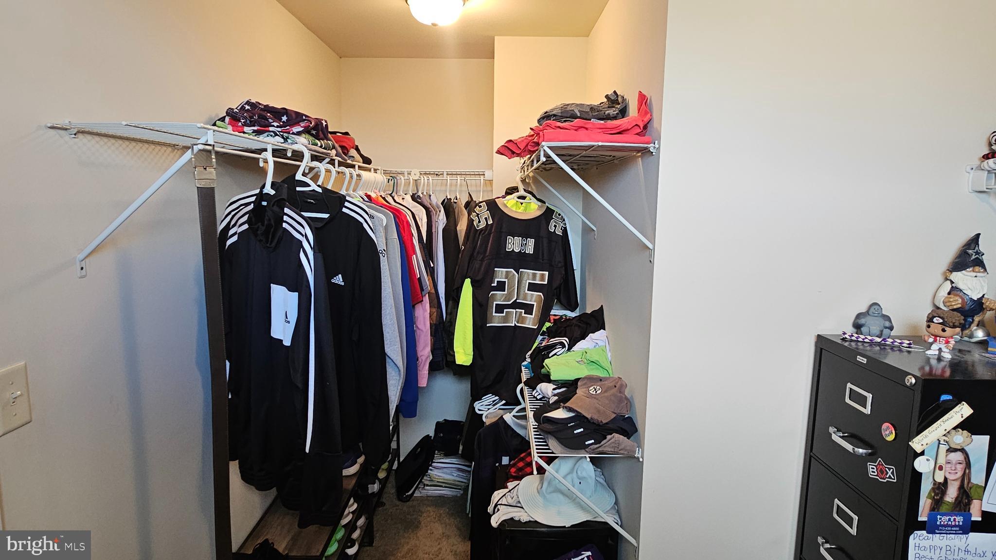 WALNUT KNOLLS - Residential