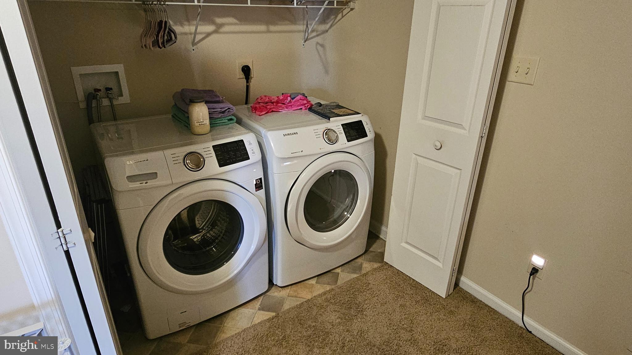 WALNUT KNOLLS - Residential