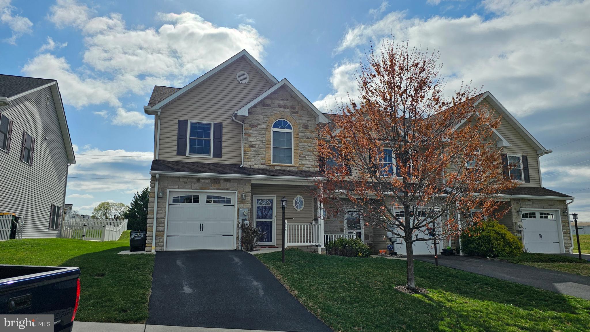 WALNUT KNOLLS - Residential