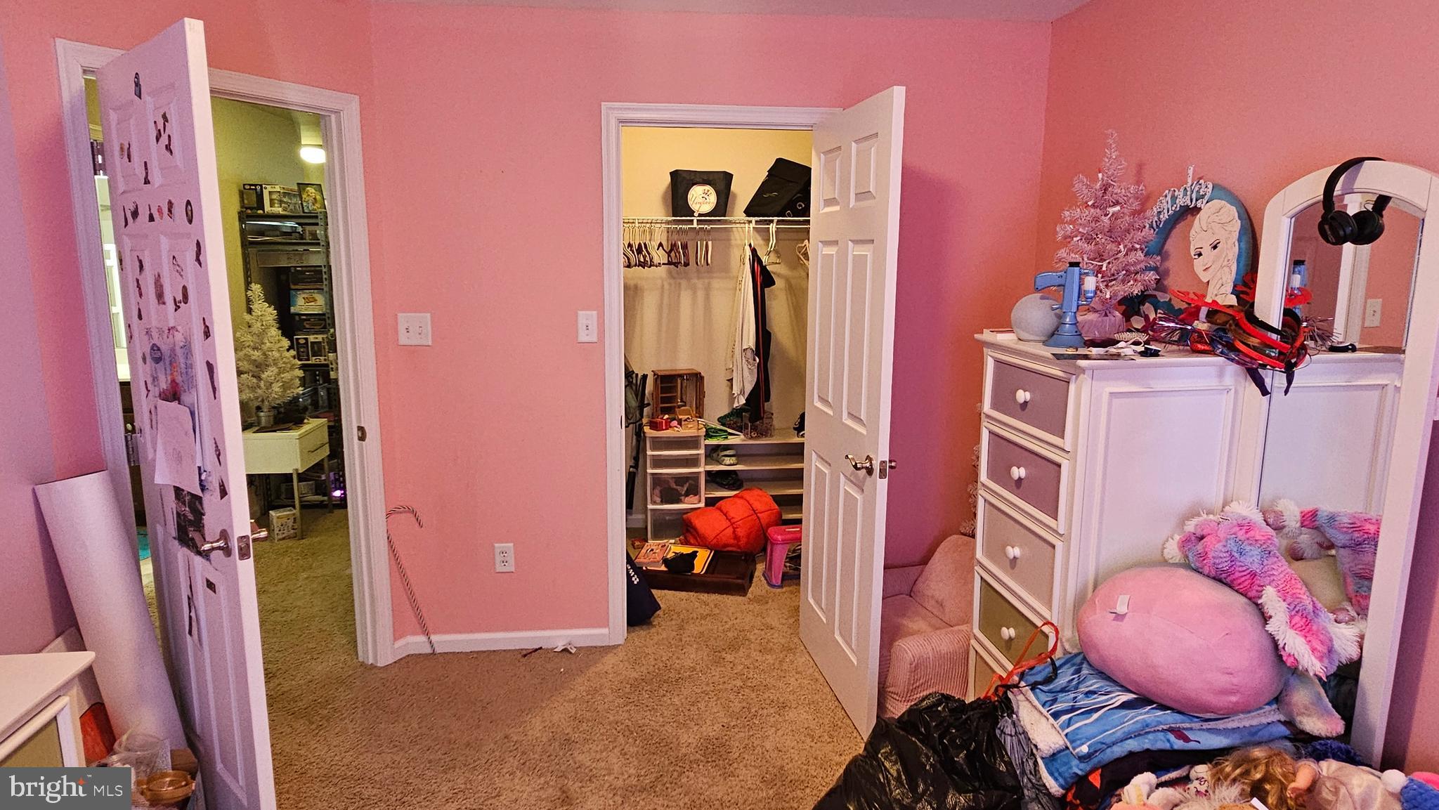 WALNUT KNOLLS - Residential