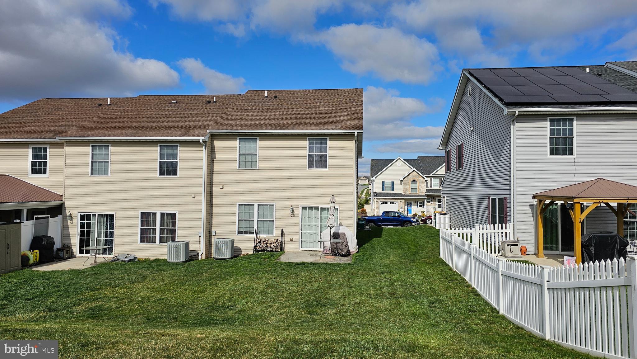 WALNUT KNOLLS - Residential