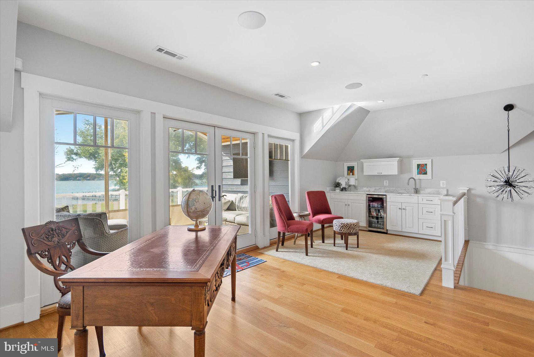 BOWLEYS QUARTERS - Residential