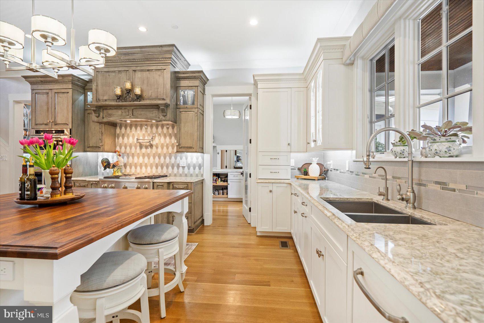 BOWLEYS QUARTERS - Residential