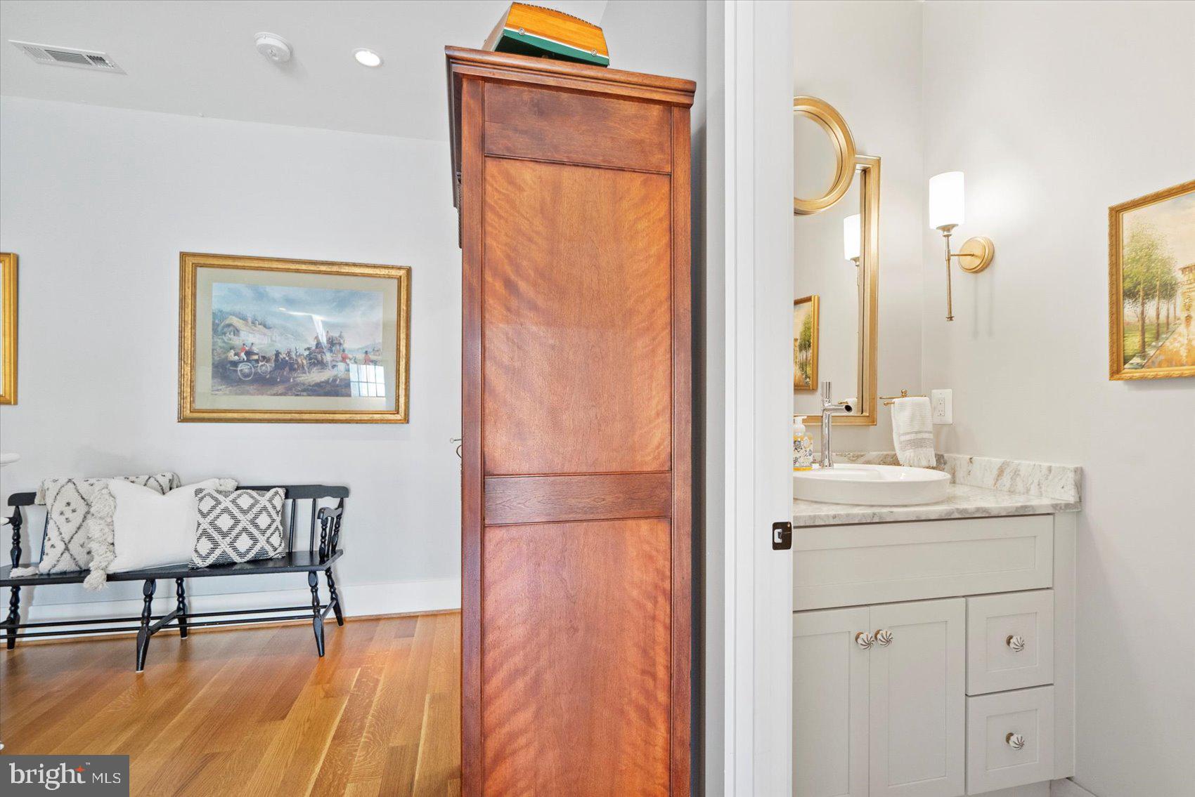 BOWLEYS QUARTERS - Residential