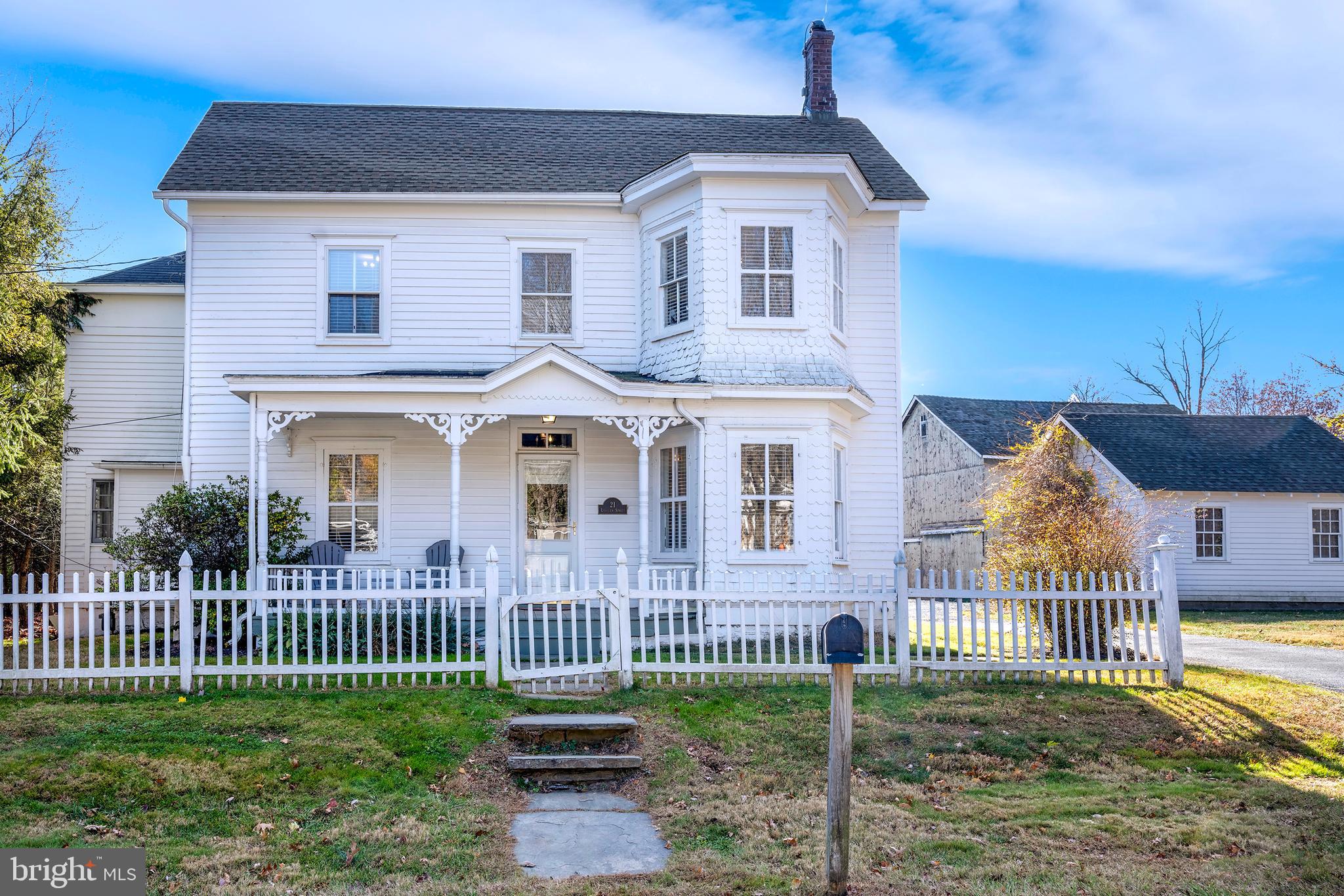 21 LOUELLEN STREET