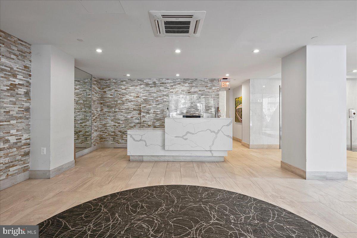 1301 N COURTHOUSE ROAD 1202