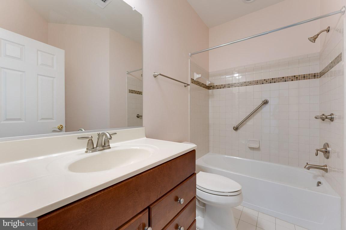 CENTRAL PARKE COLONIAL CHARLES - Residential