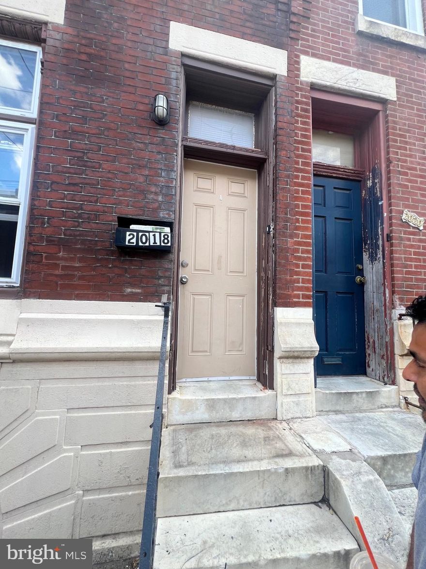 Traditional 2 bedroom row home in Point Breeze.  Fully functioning, AS IS. Great investment opportunity.