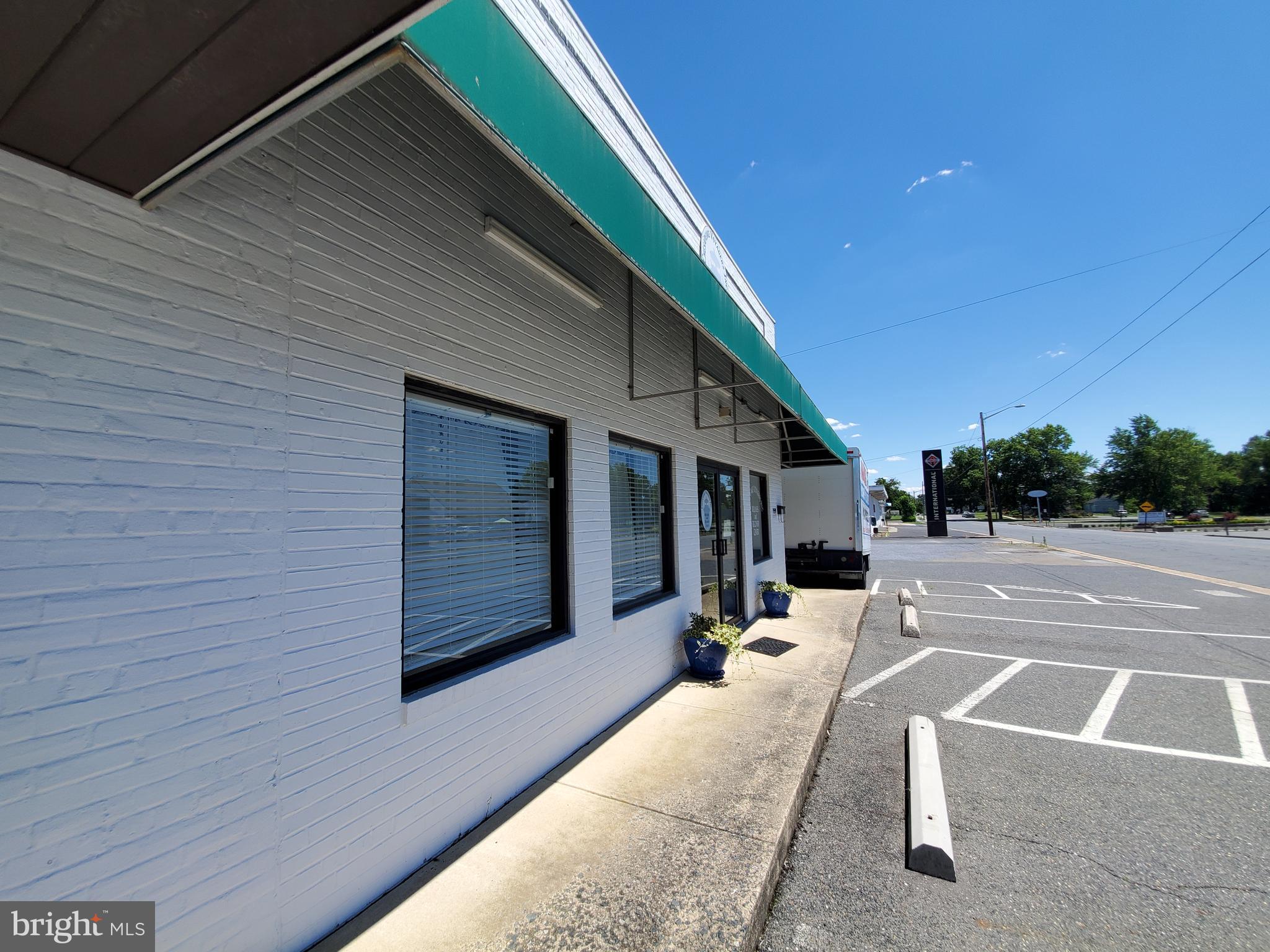 EASTON - Commercial Sale