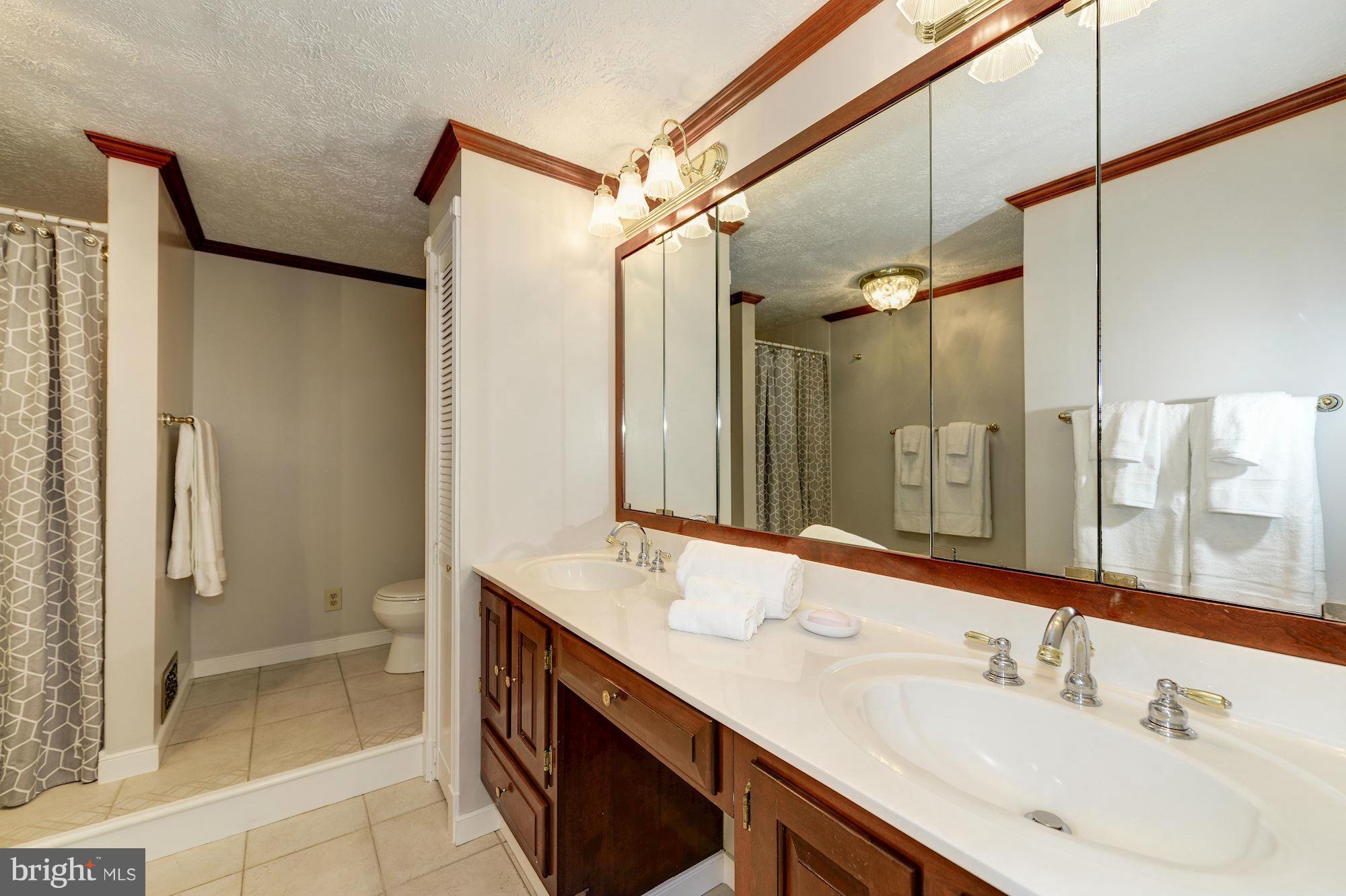 EDGELEA WOODS - Residential