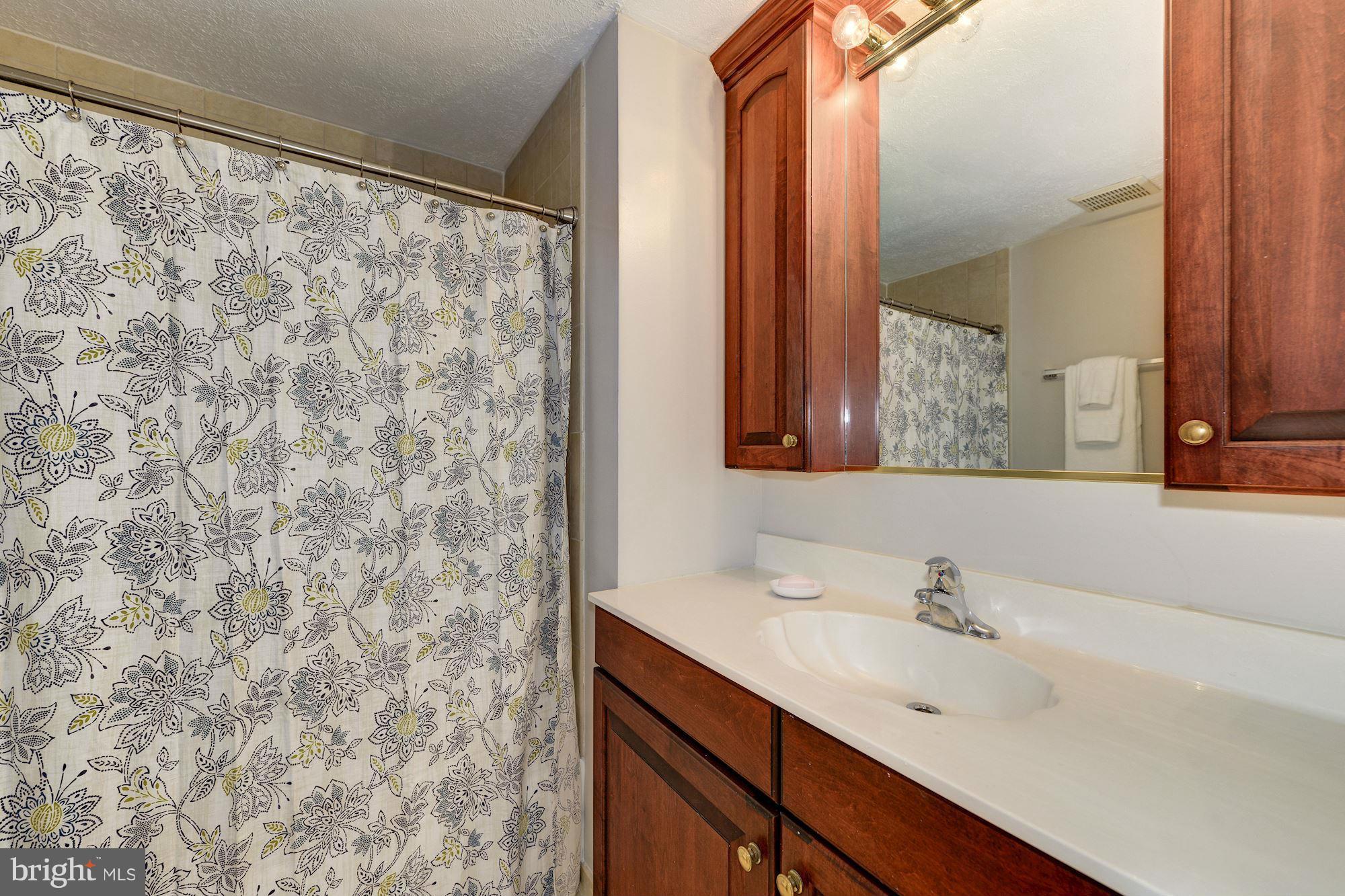 EDGELEA WOODS - Residential