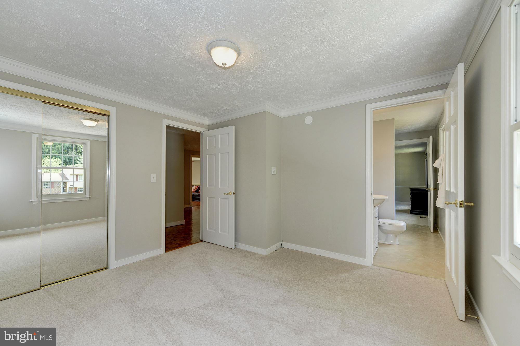 EDGELEA WOODS - Residential