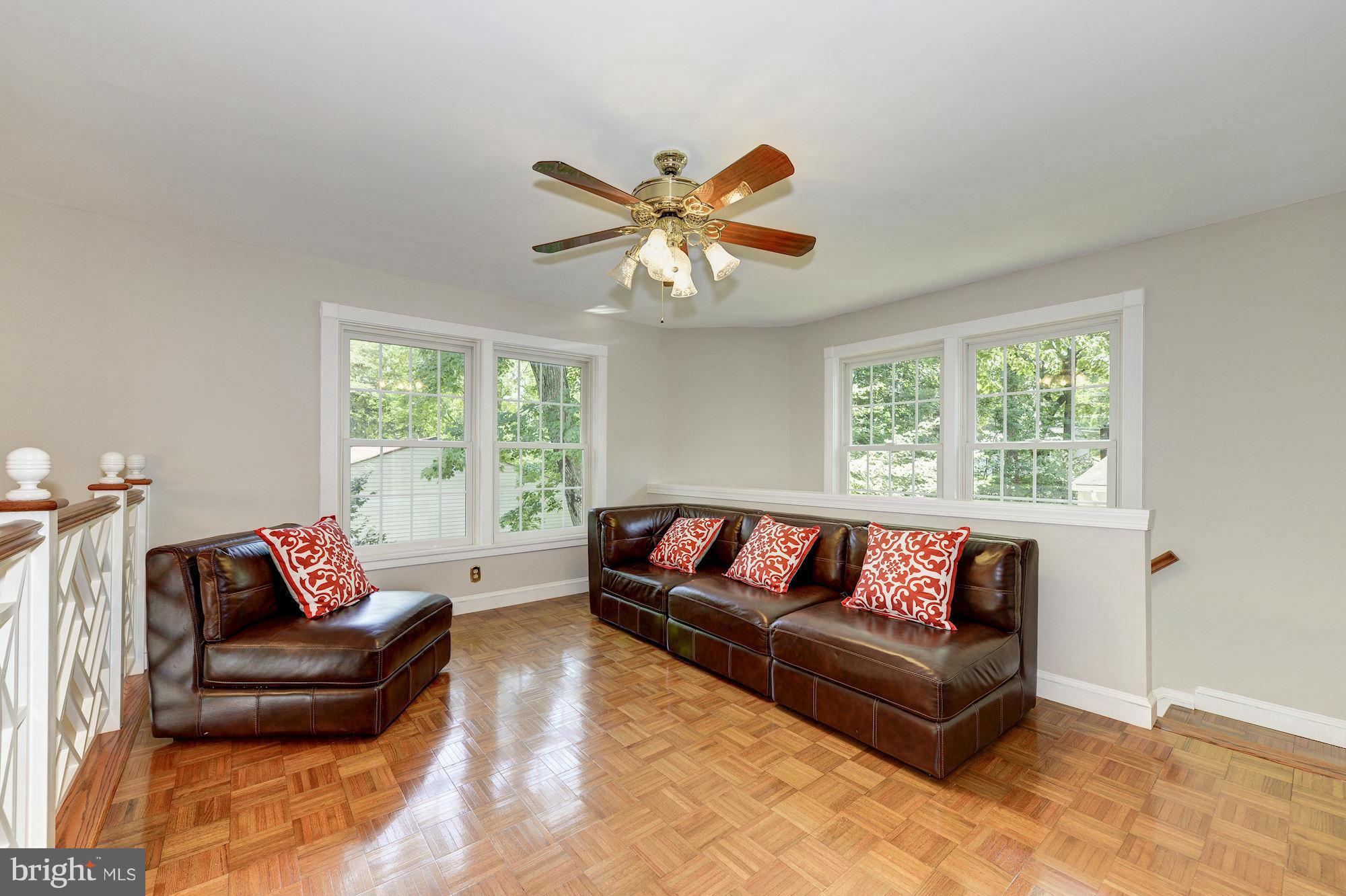 EDGELEA WOODS - Residential