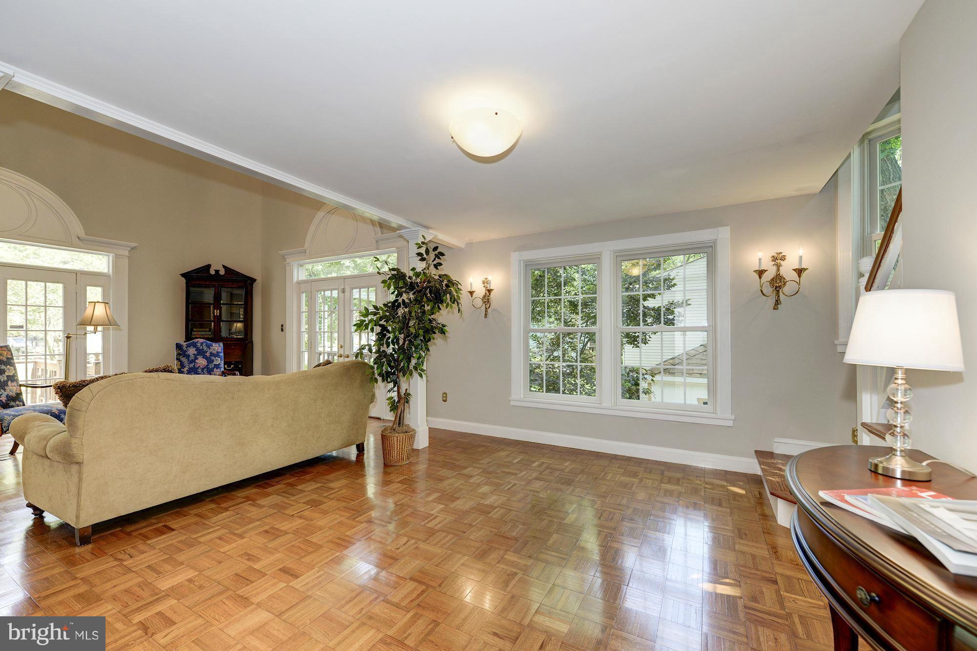 EDGELEA WOODS - Residential