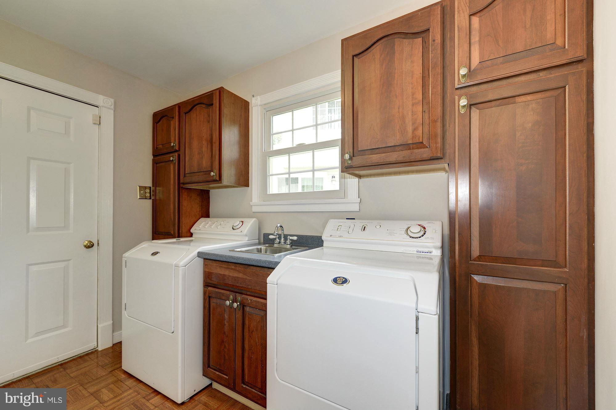 EDGELEA WOODS - Residential