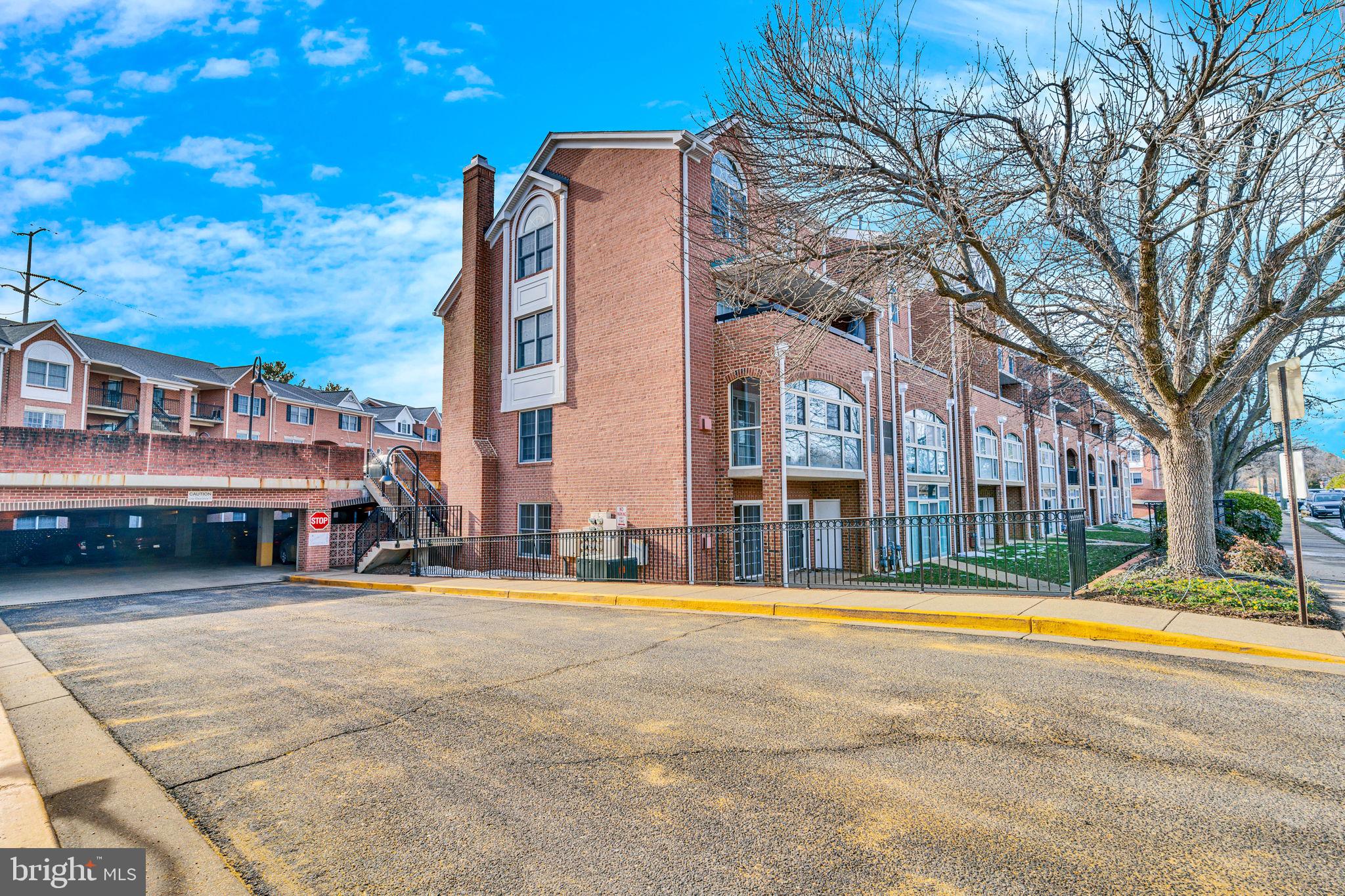 FALLS STATION - Residential Lease