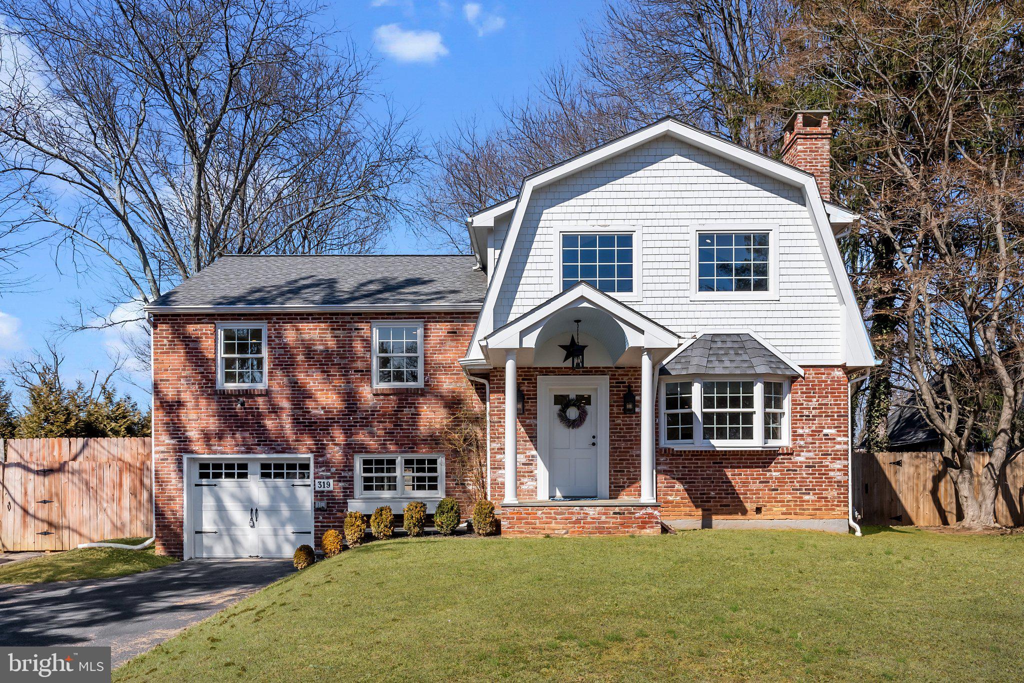 319 W CONESTOGA ROAD