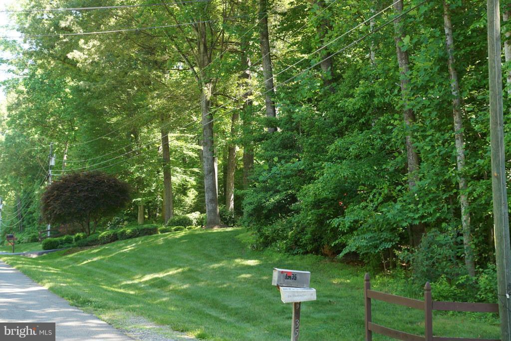 CARRIAGE HILL - Land