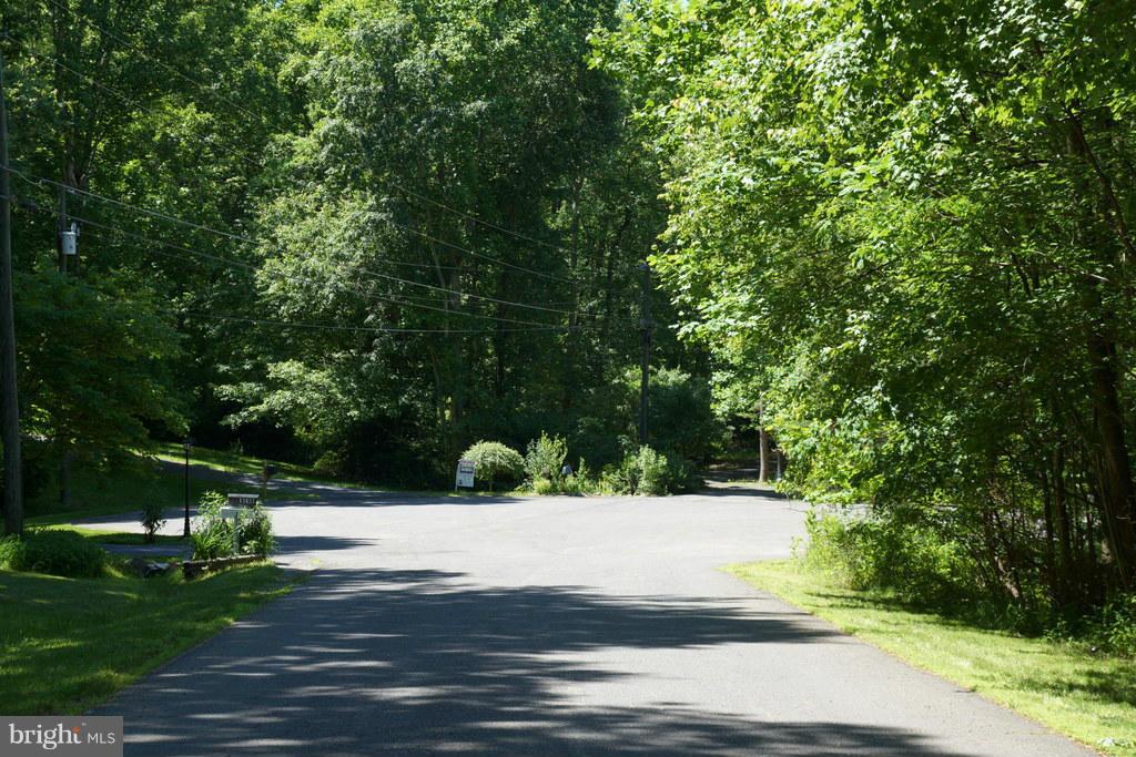 CARRIAGE HILL - Land