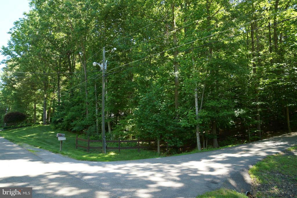 CARRIAGE HILL - Land