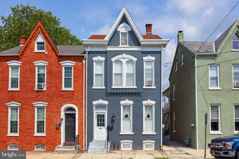 Photo of 803 LOCUST ST, COLUMBIA, PA 17512 (MLS # PALA2037594)