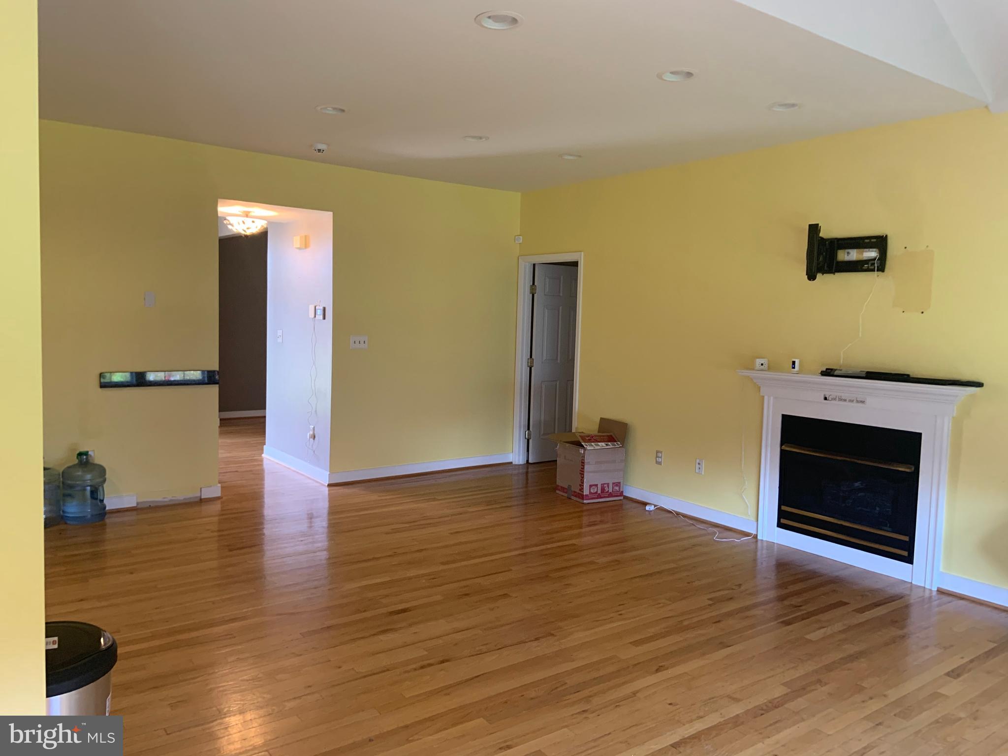 LOCUST HILL - Residential Lease