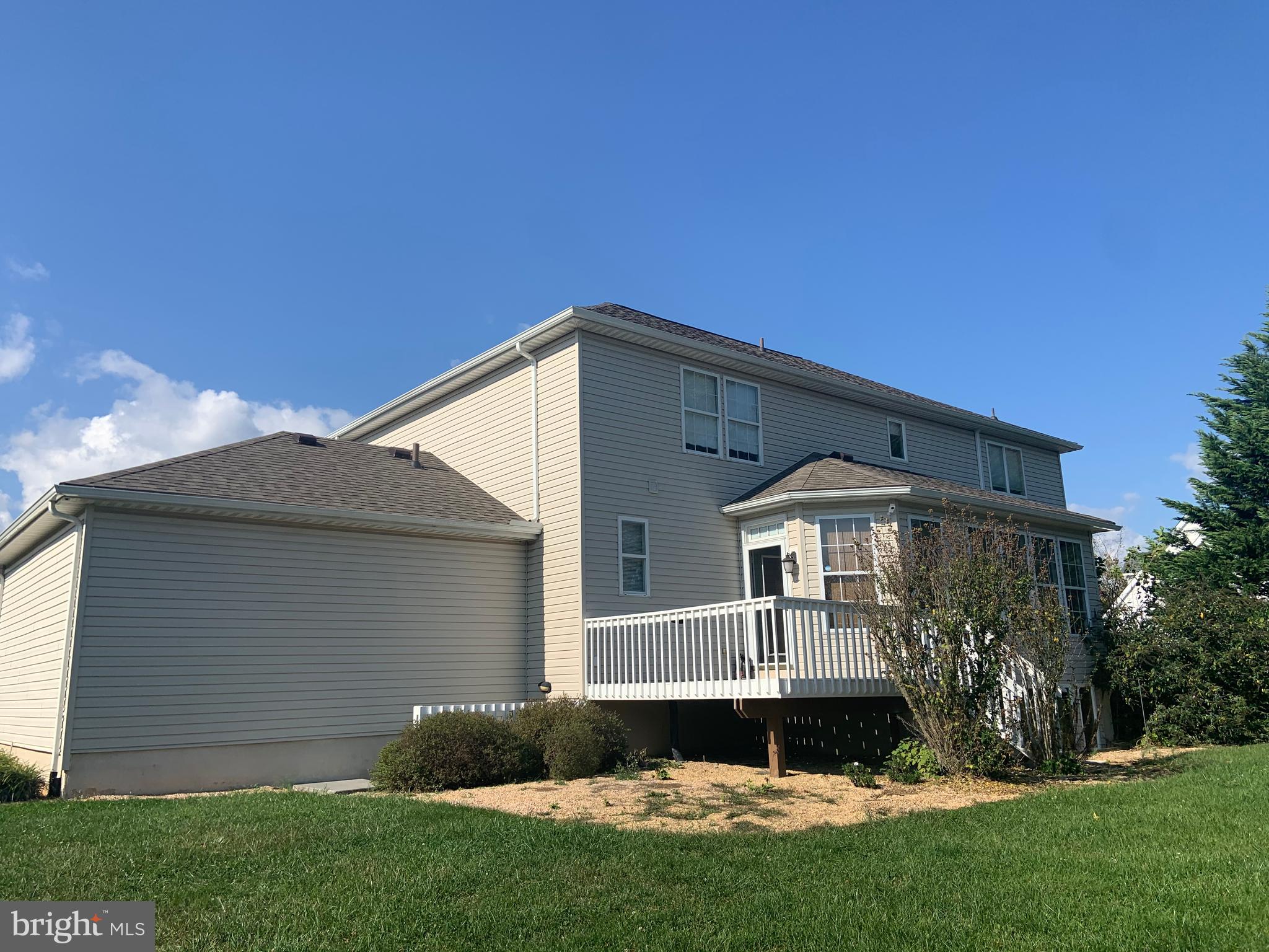 LOCUST HILL - Residential Lease