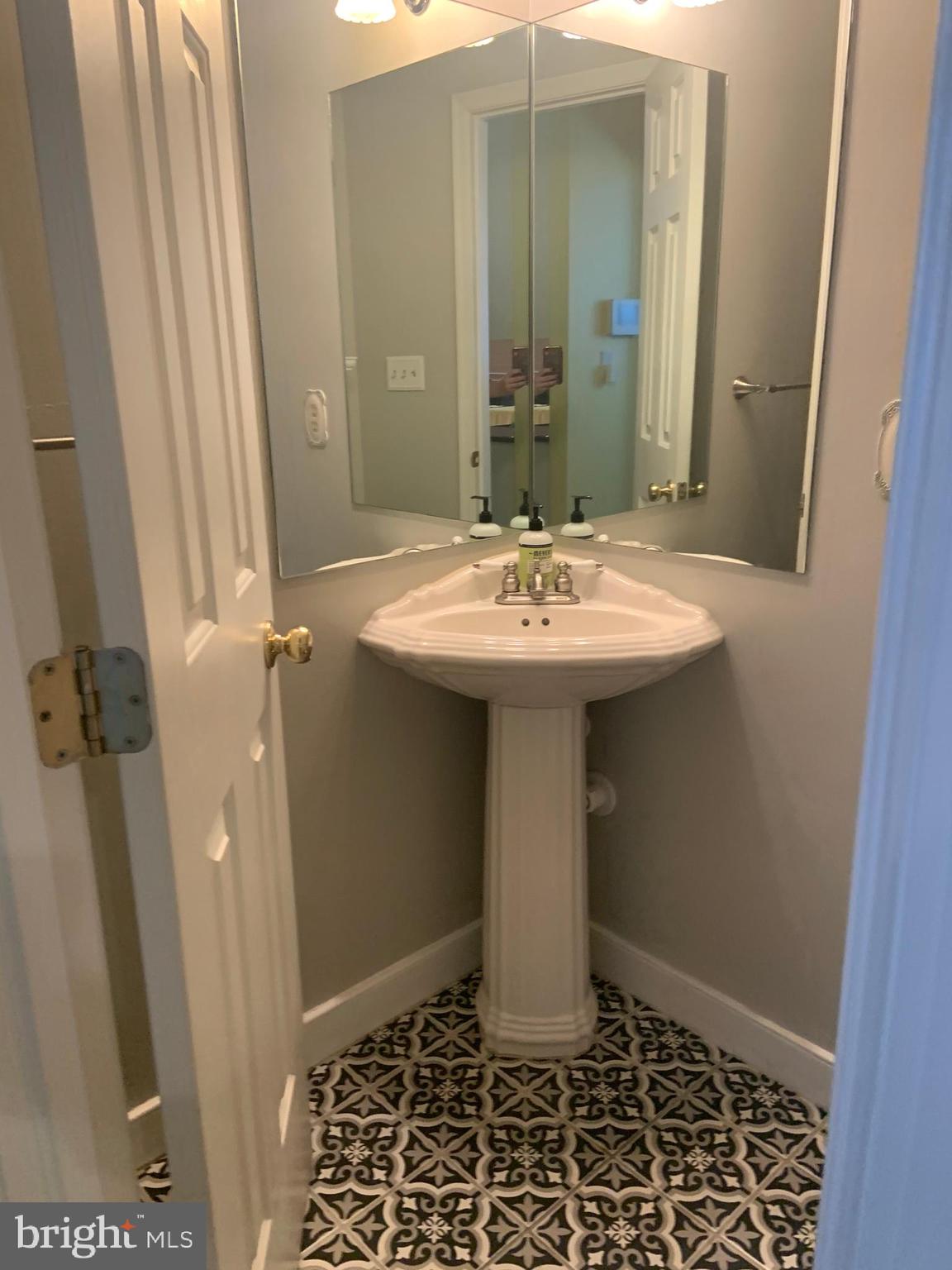 LOCUST HILL - Residential Lease