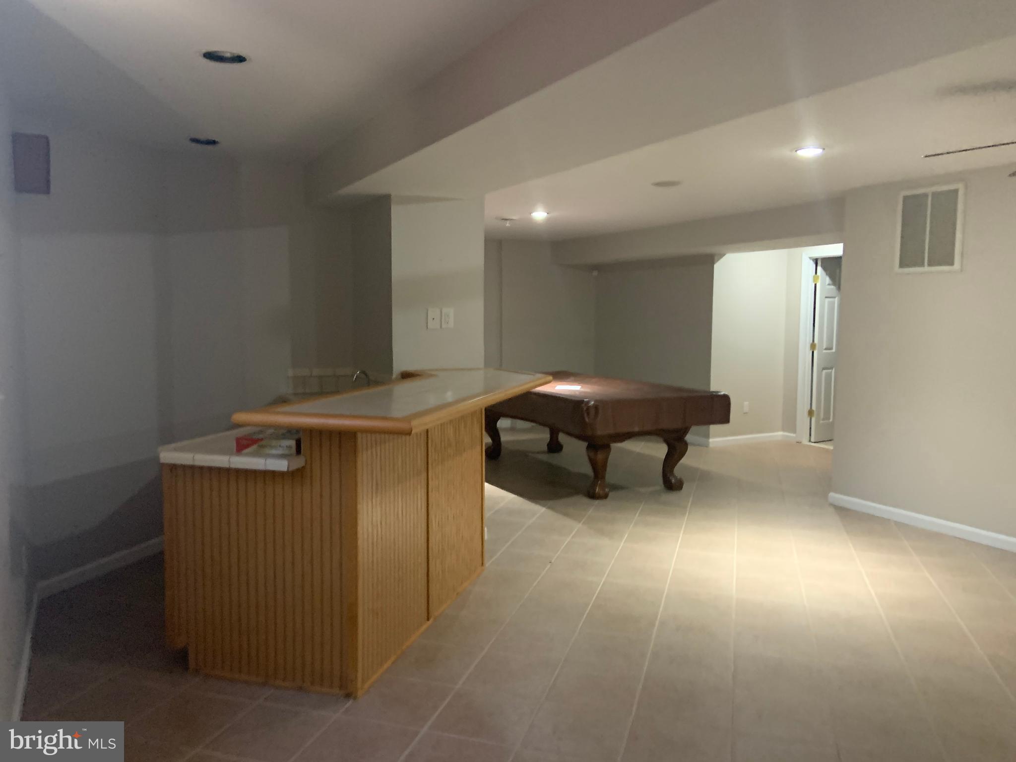 LOCUST HILL - Residential Lease