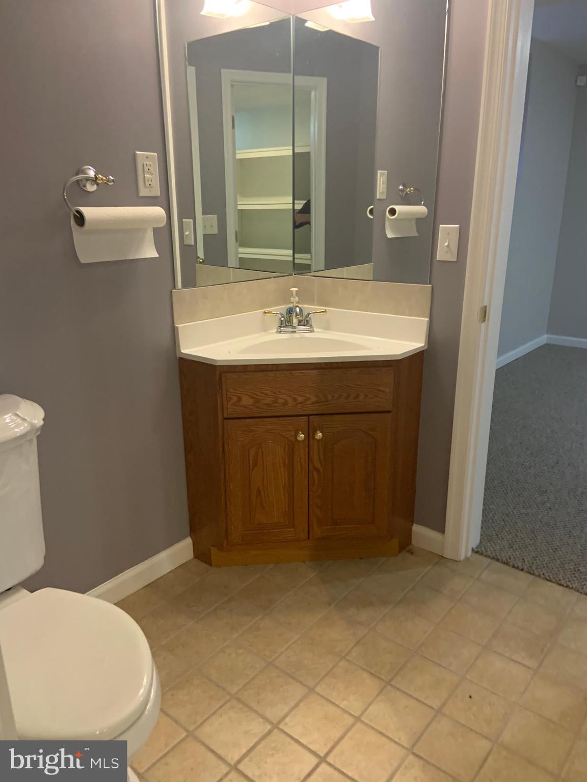 LOCUST HILL - Residential Lease