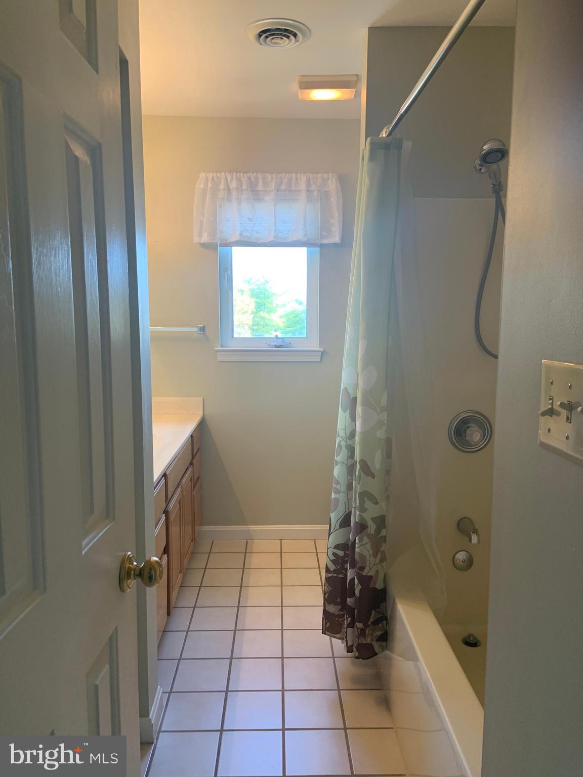 LOCUST HILL - Residential Lease