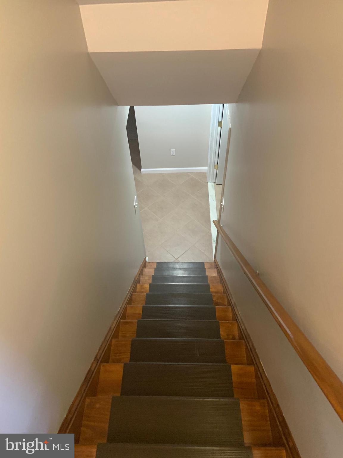 LOCUST HILL - Residential Lease