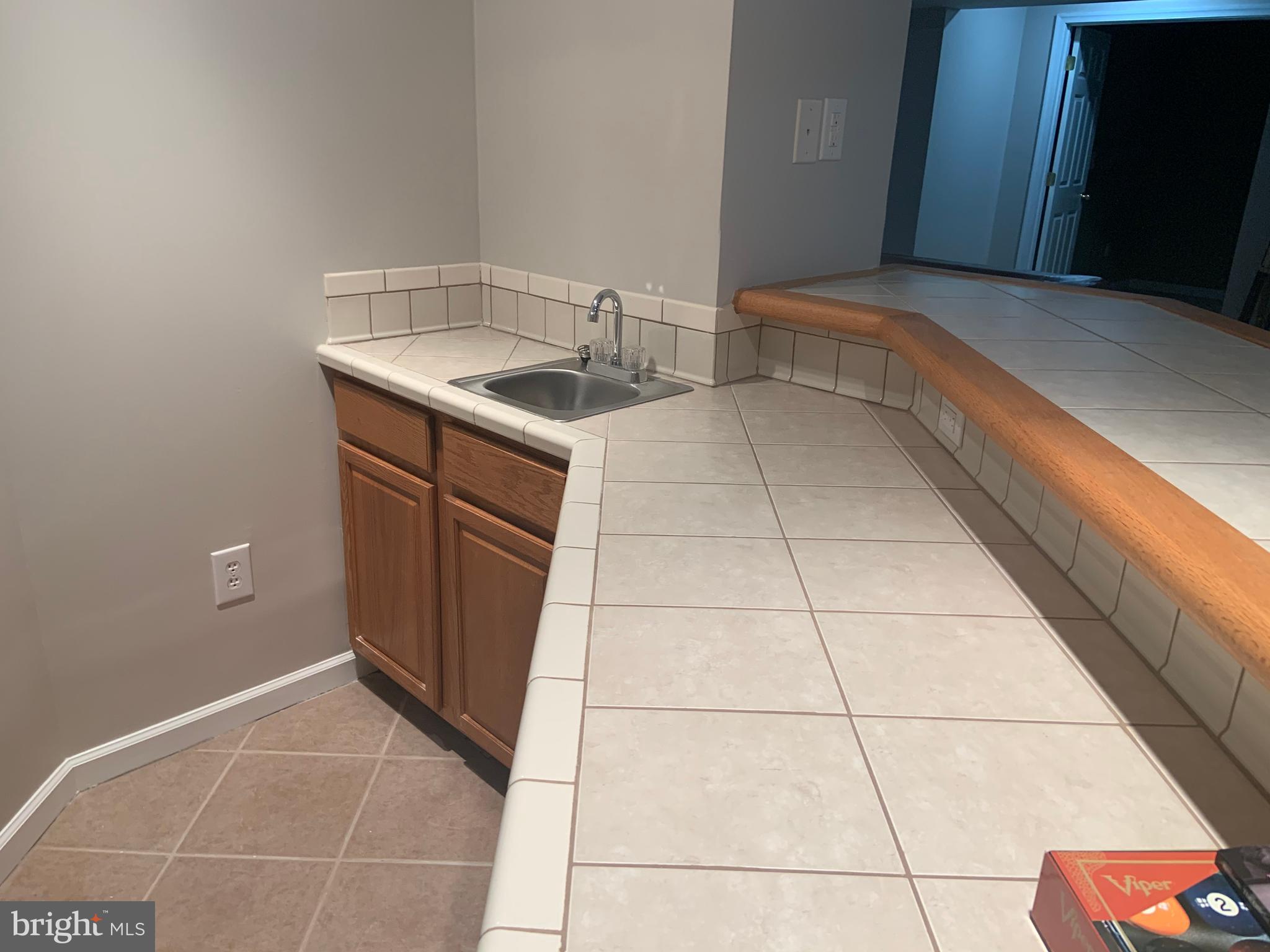 LOCUST HILL - Residential Lease