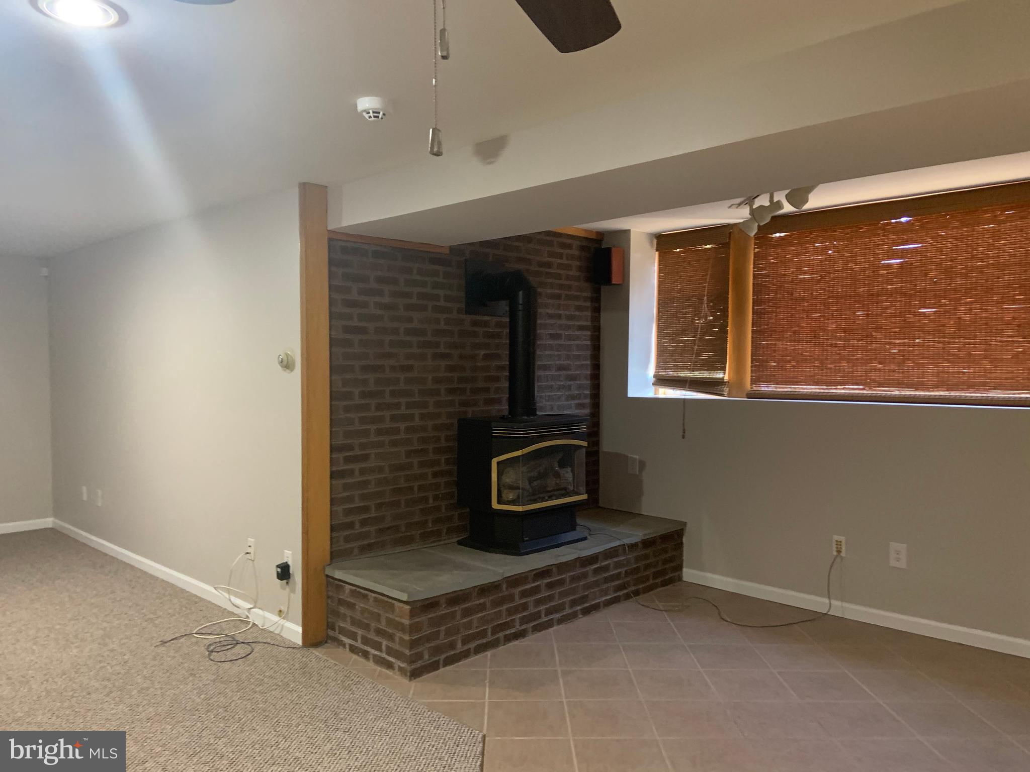 LOCUST HILL - Residential Lease