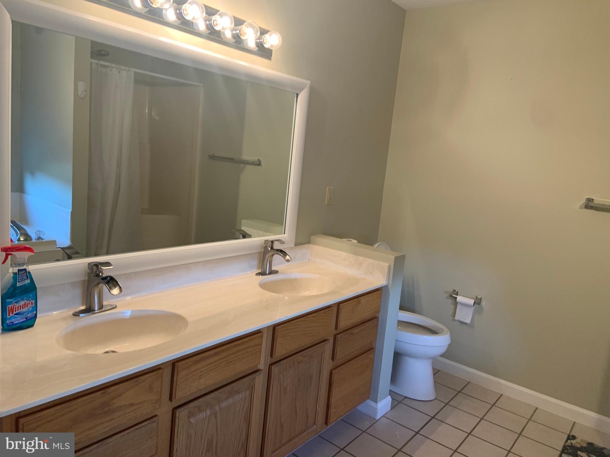 LOCUST HILL - Residential Lease